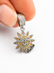 El Sol - Charm en Plata Esterlina .925 con Piedras Brillantes