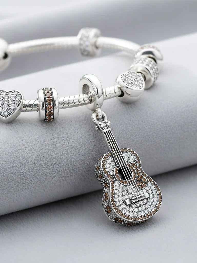 La Guitarra - Charm en Plata Esterlina con Piedras Brillantes