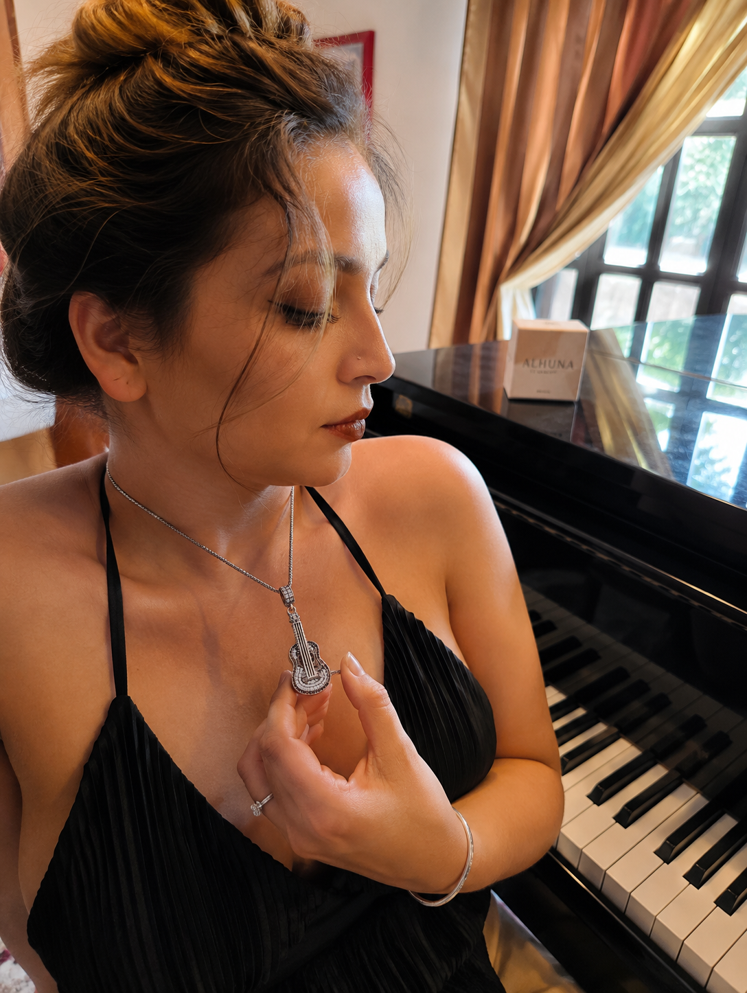 La Guitarra - Charm en Plata Esterlina con Piedras Brillantes