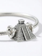 CHARM LA PIRÁMIDE — Plata Esterlina con Piedras Brillantes ALHUNA®